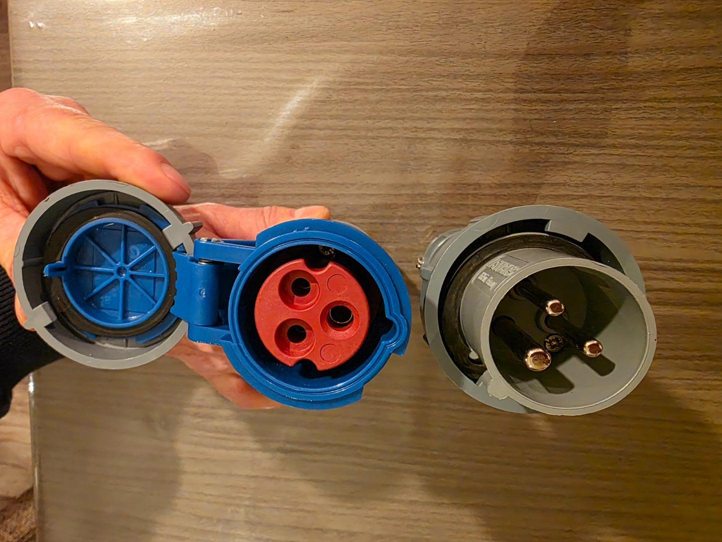 Lot connecteurs industriels MENNEKES – Mâle + Femelle – IP67 – 16A, 6h Type 3860