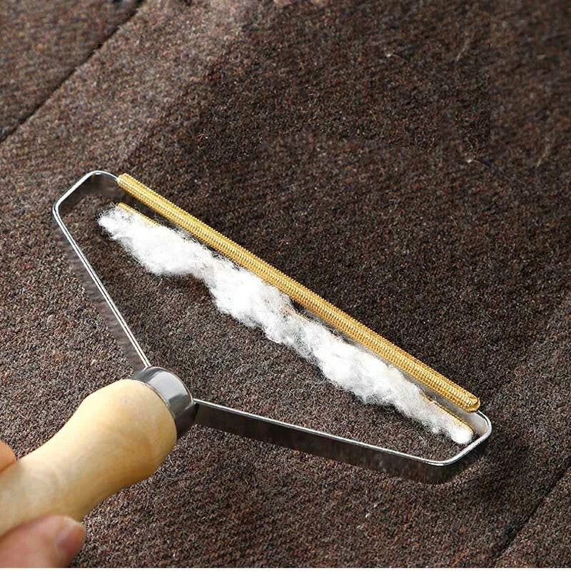 Brosse anti peluche poils cheveux chien chat animaux moquette tapis sol