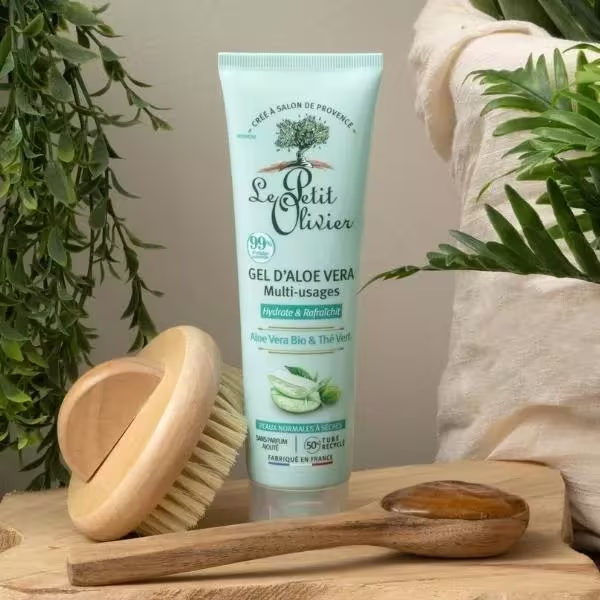 Le Petit Olivier gel d'aloé vera & thé vert multi-usages hydrate et rafraîchit