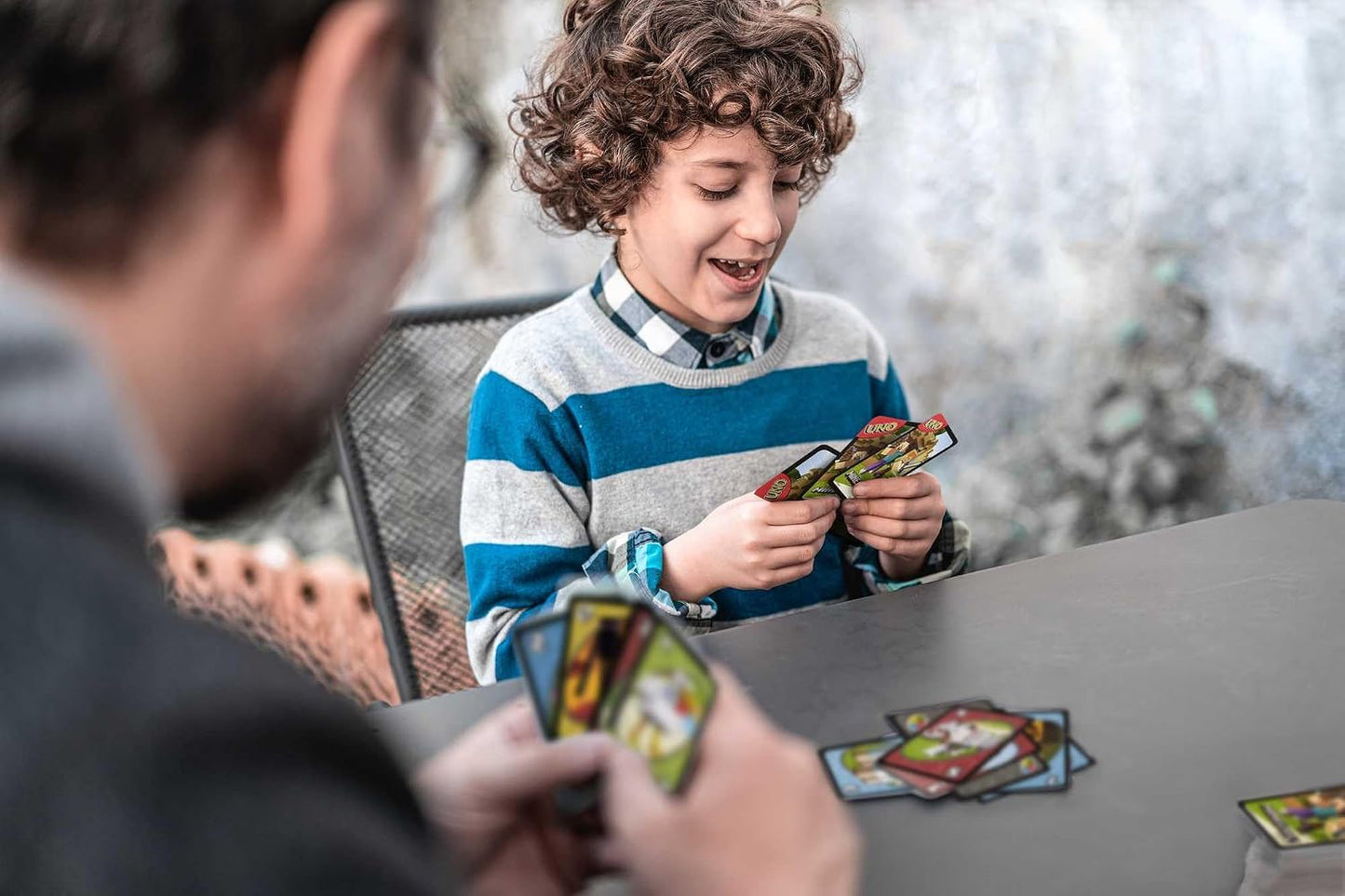Mattel Games UNO Minecraft Jeu de Cartes, Cadeaux pour Enfants et soirée en Famille, sur Le thème du Jeu vidéo Minecraft, Jeux de Voyage, boîte de Rangement, HJC88