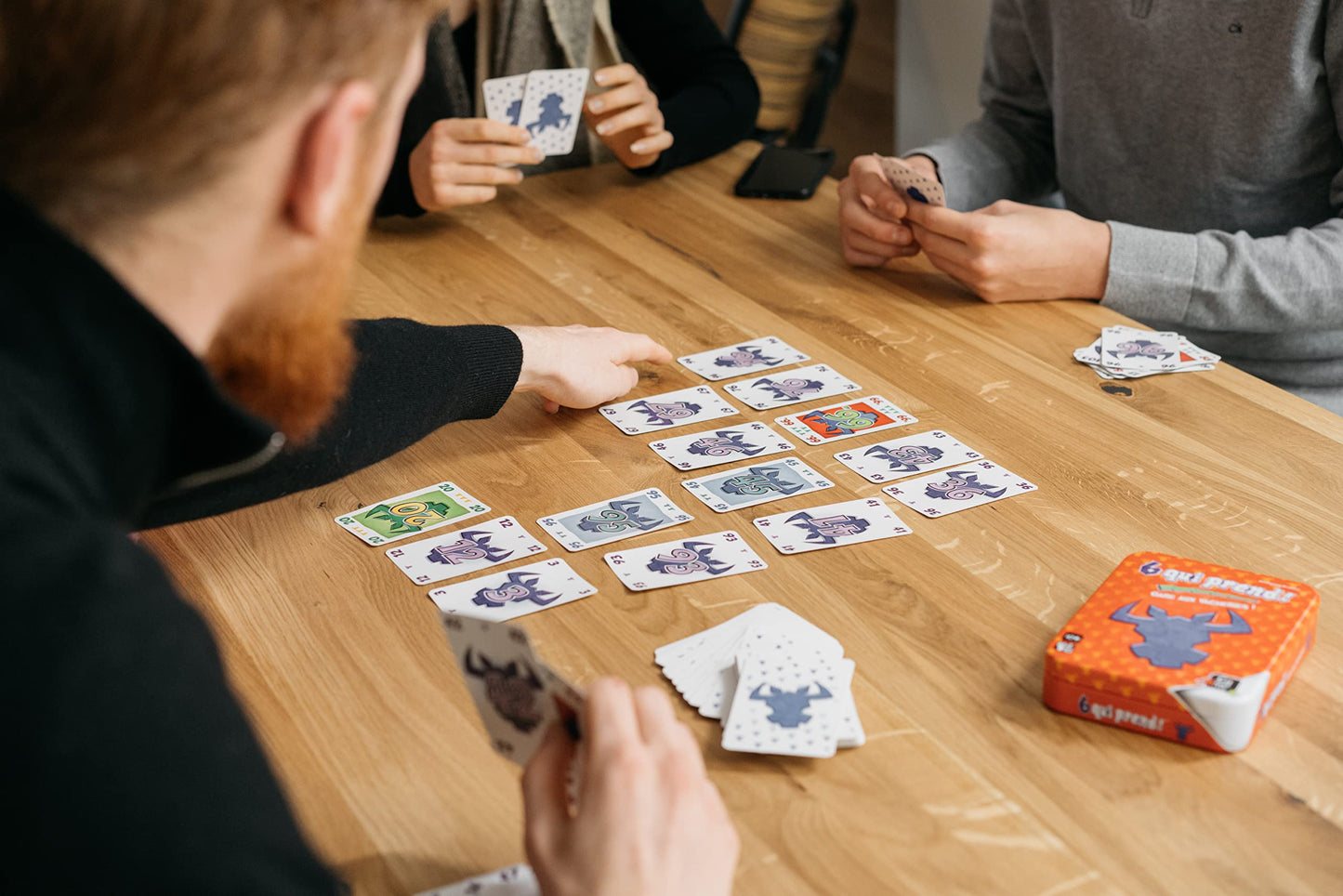 GIGAMIC - 6 Qui Surprend ! - Jeux de société - Jeux de cartes dès 10 ans - Jeu d'ambiance pour enfant, famille et amis - 28 Cartes Spéciales - De 2 à 10 joueurs - 45 Min - Version Française - AMZIX