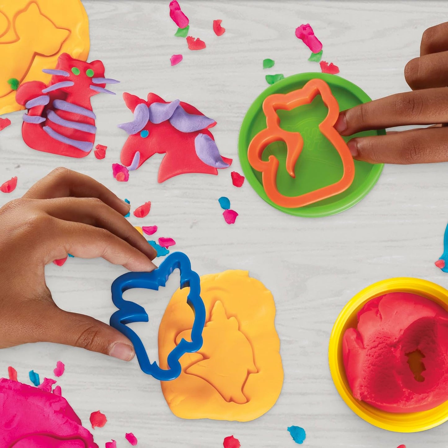 Play-Doh, La fête des Couleurs, Loisirs créatifs avec pâte à Modeler pour Filles et Garçons dès 3 Ans, 24 Pots de 56 g, 6 Couleurs, Idèe Cadeaux pour Anniversaires