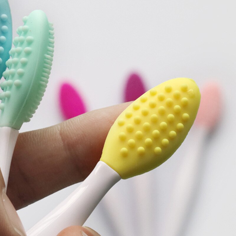 Brosse Exfoliante et Massante en Silicone pour le Nettoyage des Points Noirs - Mes Petits Moments